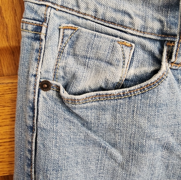 Womens Old Navy sweetheart light blue jeans, size 8 long - Picture 4 of 5